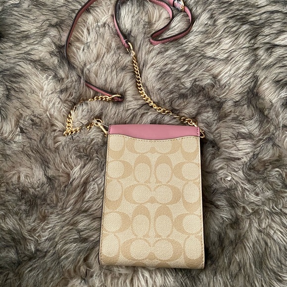 🌹Rachel phone crossbody with butterfly appliqué🌹